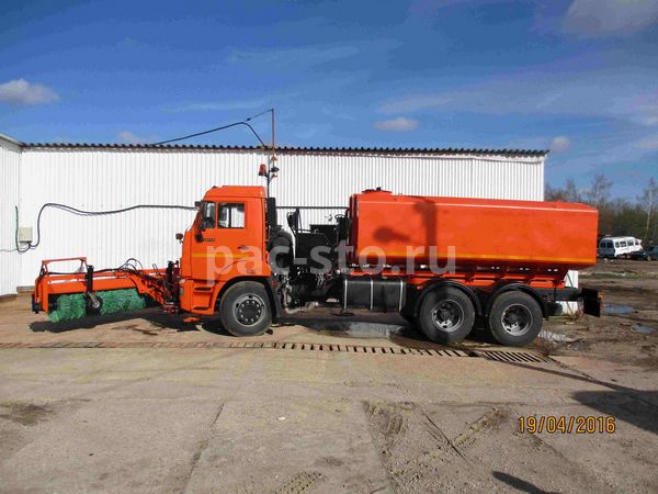 КДМ-7881022 на ш.65115-48 (ПМ сталь 09Г2С, V=12 м3, Сопла, Передняя щетка)